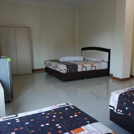 Hotel Sulawesi Gorontalo Сурабая Екстериор снимка