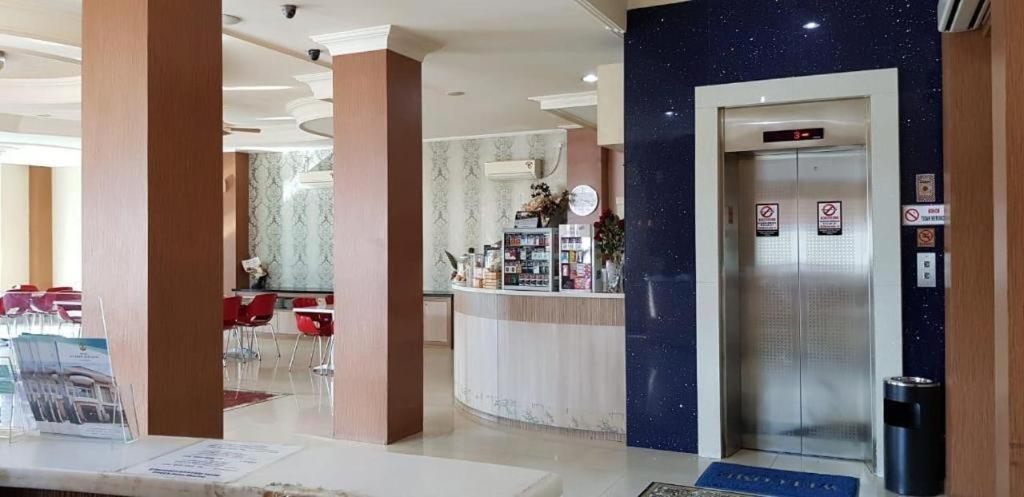 Hotel Sulawesi Gorontalo Сурабая Екстериор снимка