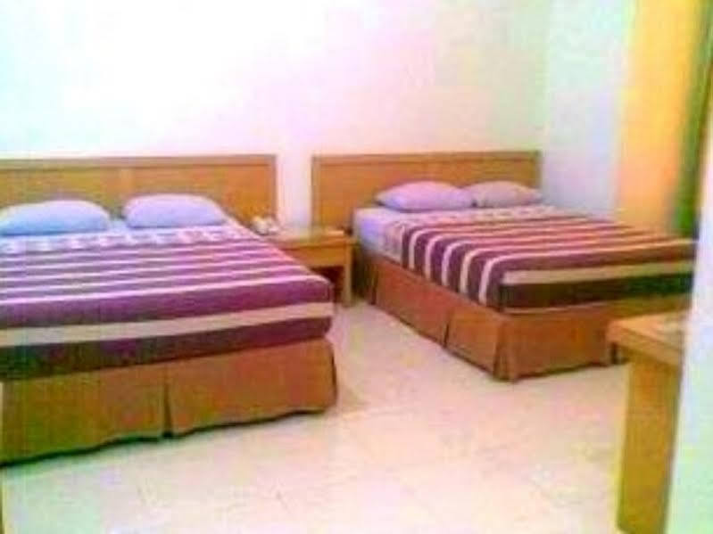 Hotel Sulawesi Gorontalo Сурабая Екстериор снимка